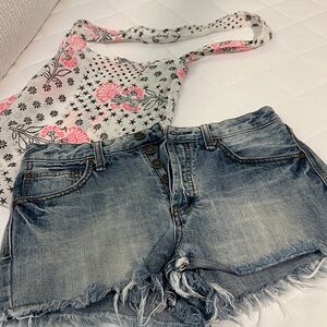 NWOT New Free People Blue Frayed Jean Shorts! Free people tote bag w/ purchase